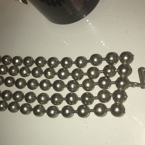 Women’s Choker Necklace - Picture 3 of 5